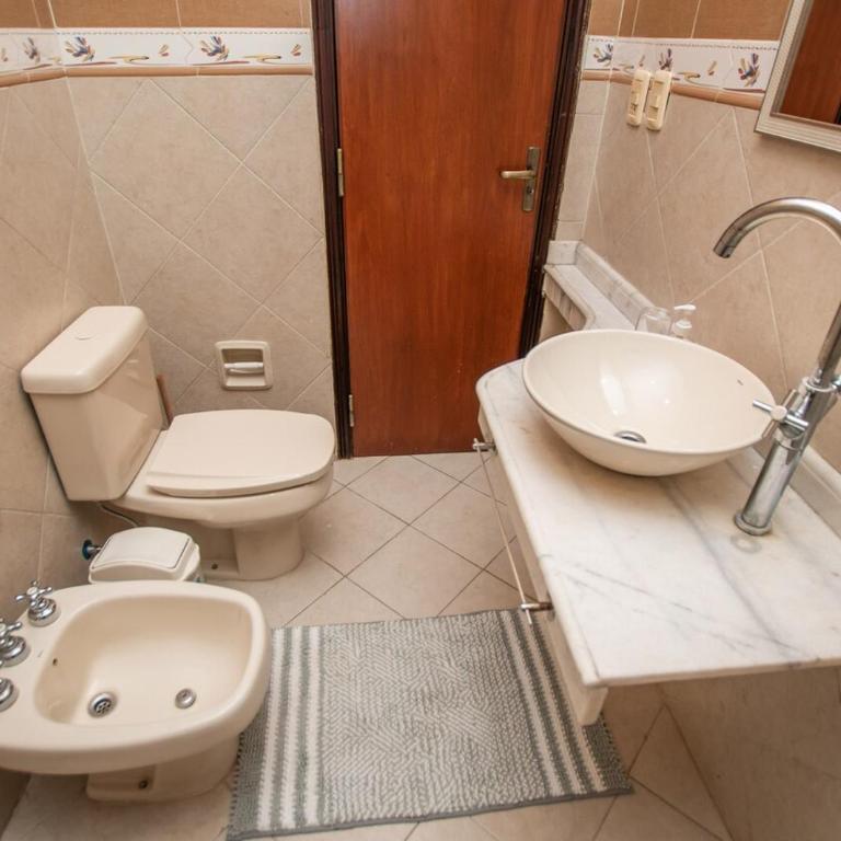 Modern 2BR Apt Pool BBQ & Free Parking - Apartamento - 23