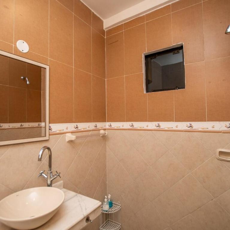 Modern 2BR Apt Pool BBQ & Free Parking - Apartamento - 24