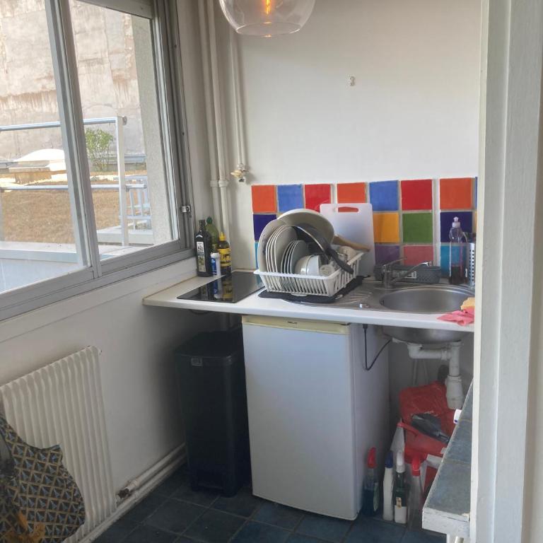 Grand studio lumineux et étonnamment calme à 10 mètres du métro Avron et à seulement 3 minutes à pied de Nation - Apartamento de 1 dormitorio - 4