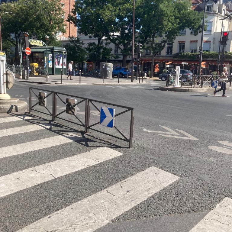 Grand studio lumineux et étonnamment calme à 10 mètres du métro Avron et à seulement 3 minutes à pied de Nation - Apartamento de 1 dormitorio - 7