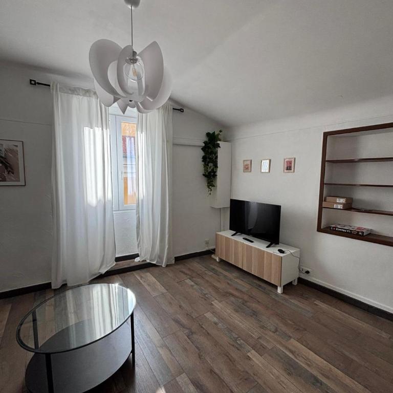 VIEILLE VILLE Appartement climatisé Rue Piétonne & Mer à Menton - Appartement 1 Chambre - 3