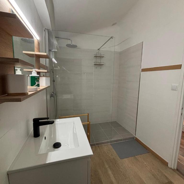 VIEILLE VILLE Appartement climatisé Rue Piétonne & Mer à Menton - Appartement 1 Chambre - 20