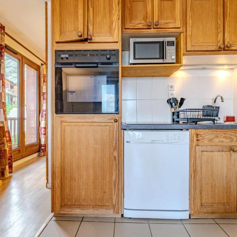 Spacious Apt w Ski-In & Parking - Apartment - 8
