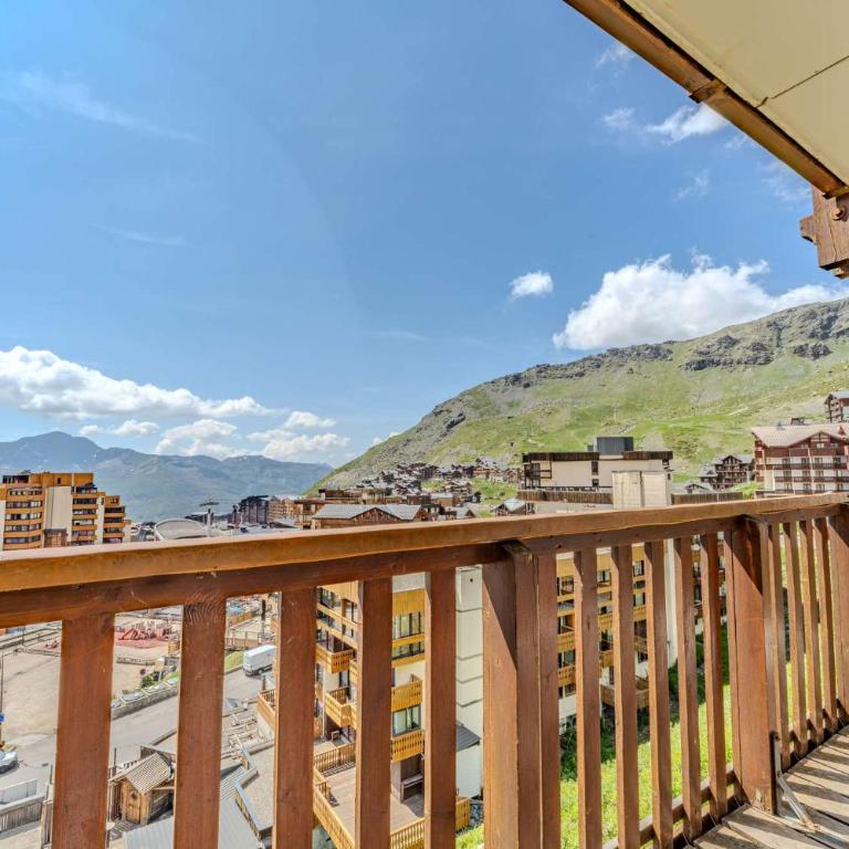 Spacious Apt w Ski-In & Parking - Apartment - 12