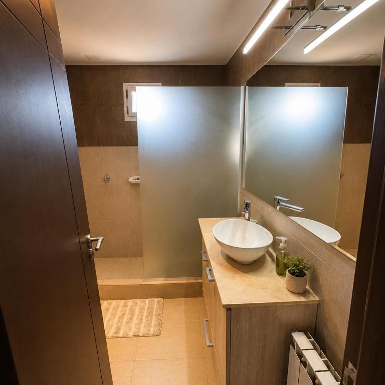 Moderno departamento en la mejor zona de Capital - Apartamento de 2 dormitorios con balcón - 11