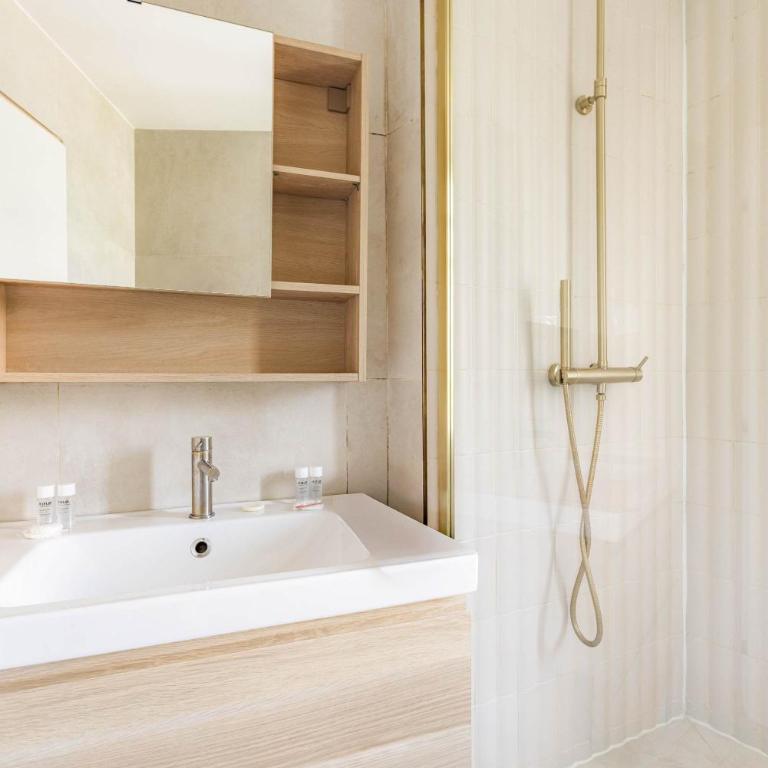 Bright apartment 2 bedrooms & air conditioning Paris 17 - Apartment - 8