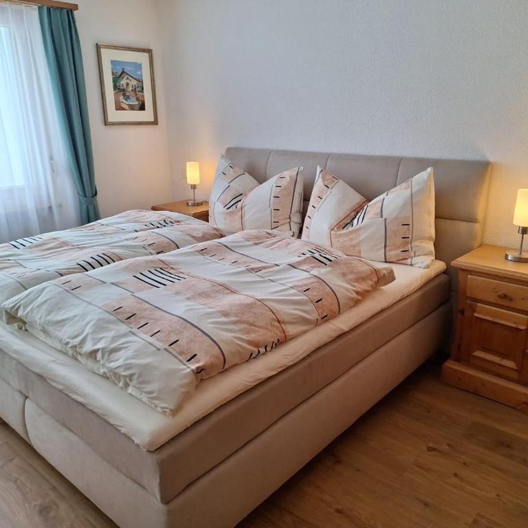 4 Zi Familienwohnung Haus Ravaisch 24 im 2ten OG Davos Dorf - Apartment mit 3 Schlafzimmern und Balkon - 2