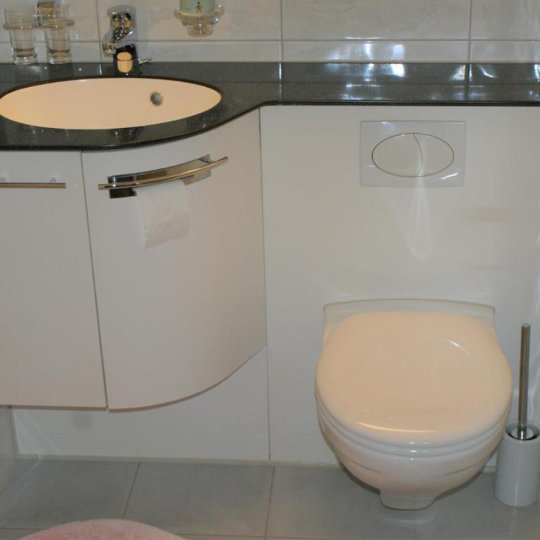 4 Zi Familienwohnung Haus Ravaisch 24 im 2ten OG Davos Dorf - Apartment mit 3 Schlafzimmern und Balkon - 8