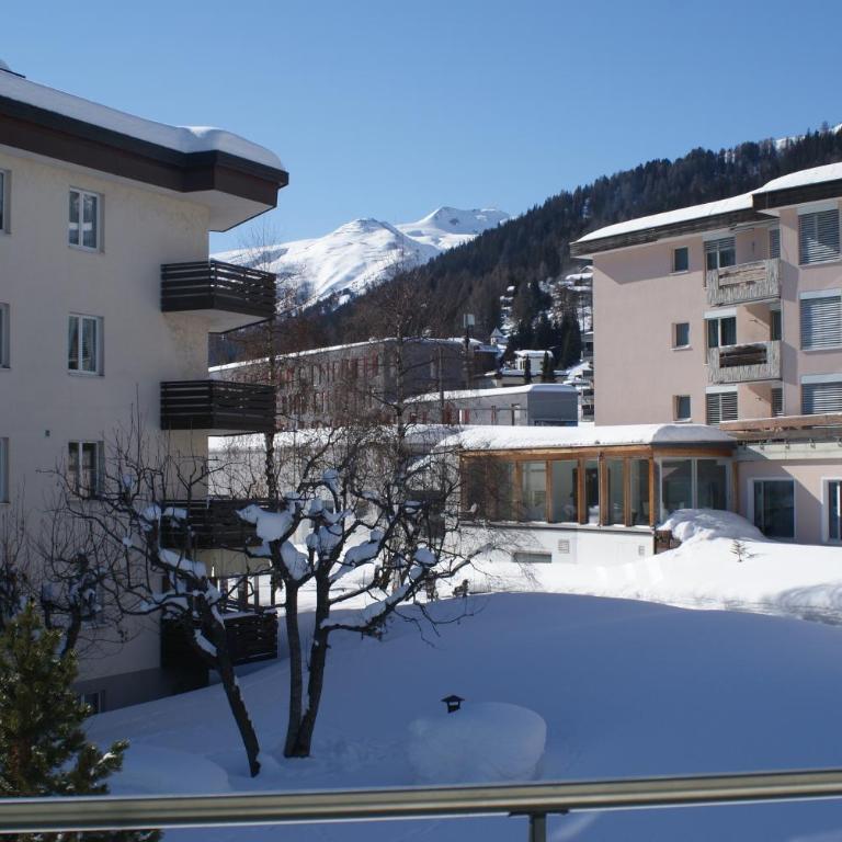 4 Zi Familienwohnung Haus Ravaisch 24 im 2ten OG Davos Dorf - Apartment mit 3 Schlafzimmern und Balkon - 17