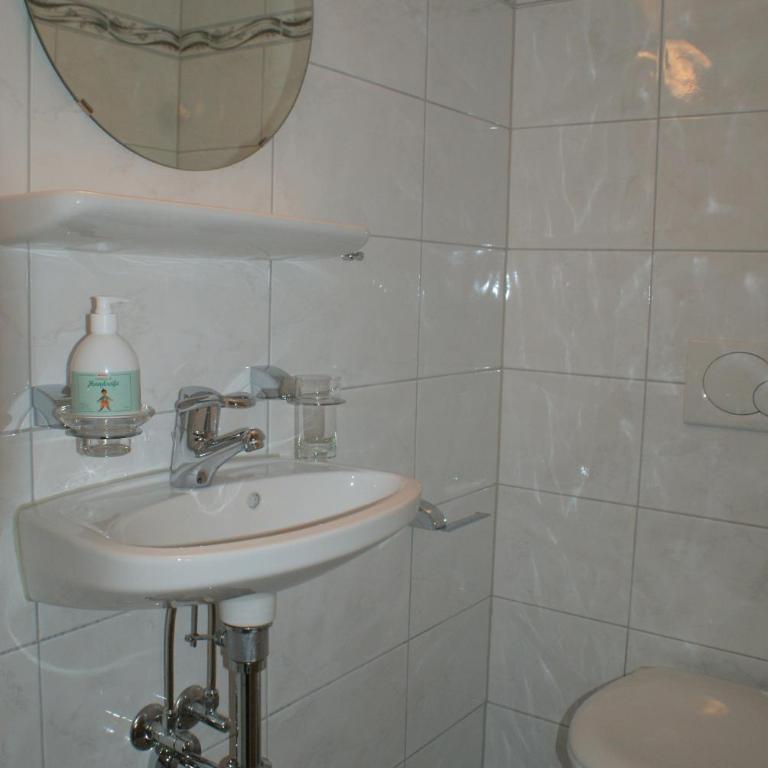 4 Zi Familienwohnung Haus Ravaisch 24 im 2ten OG Davos Dorf - Apartment mit 3 Schlafzimmern und Balkon - 15