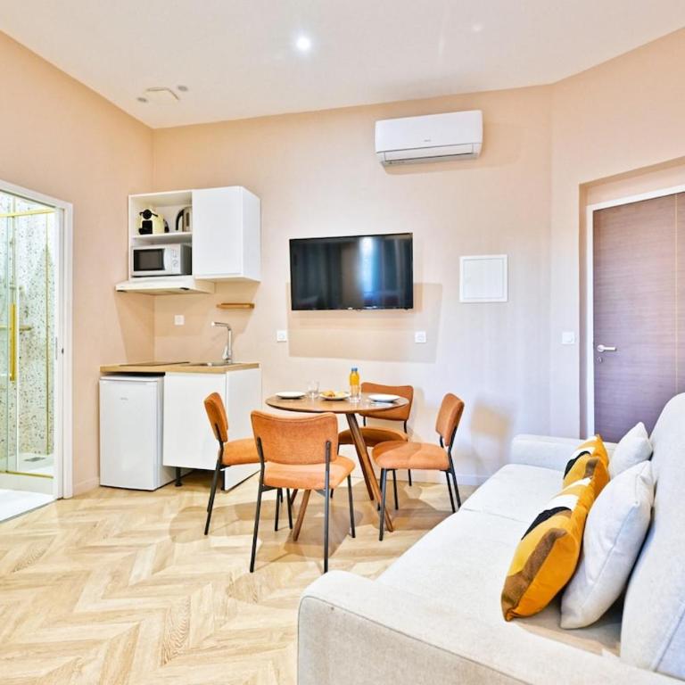 Designer & Air-Conditioned Apartment 2BR, Paris 17 - Apartment - 4