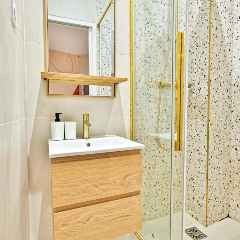 Designer & Air-Conditioned Apartment 2BR, Paris 17 - Apartment - 3
