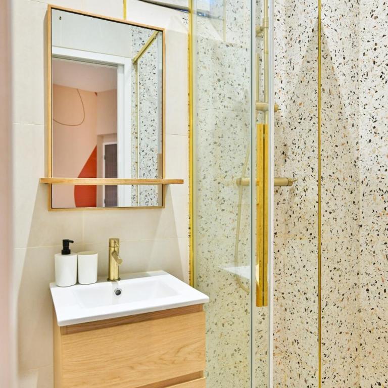 Designer & Air-Conditioned Apartment 2BR, Paris 17 - Apartment - 14