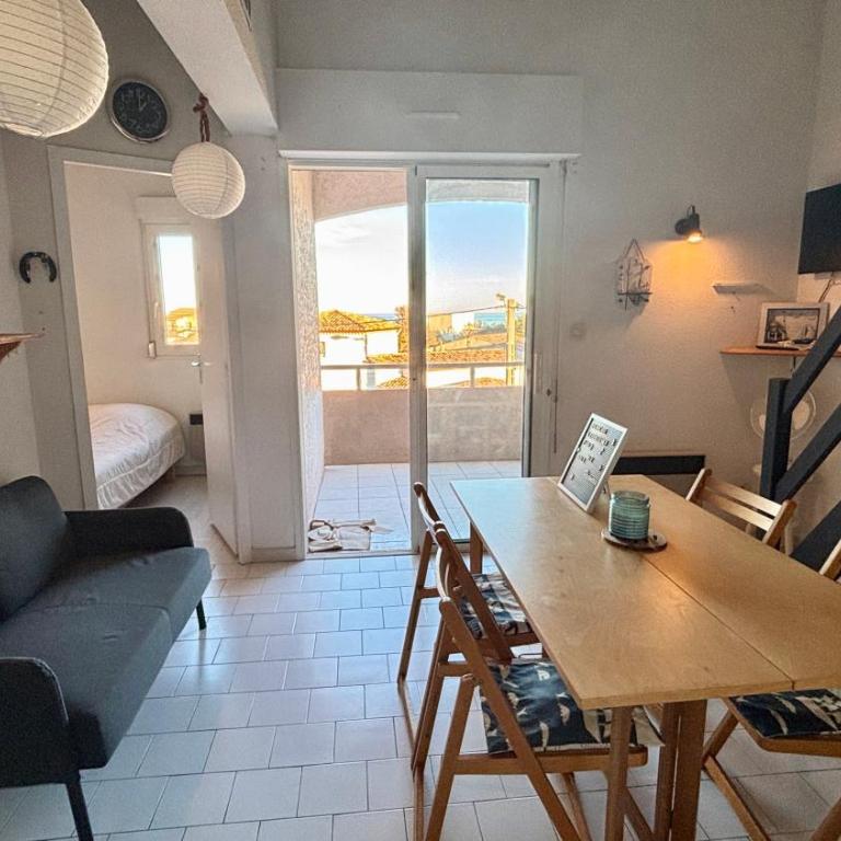 Family Apartment with Bedroom, Mezzanine, Sleeping Cabin & Parking - Appartement 3 Chambres - 32
