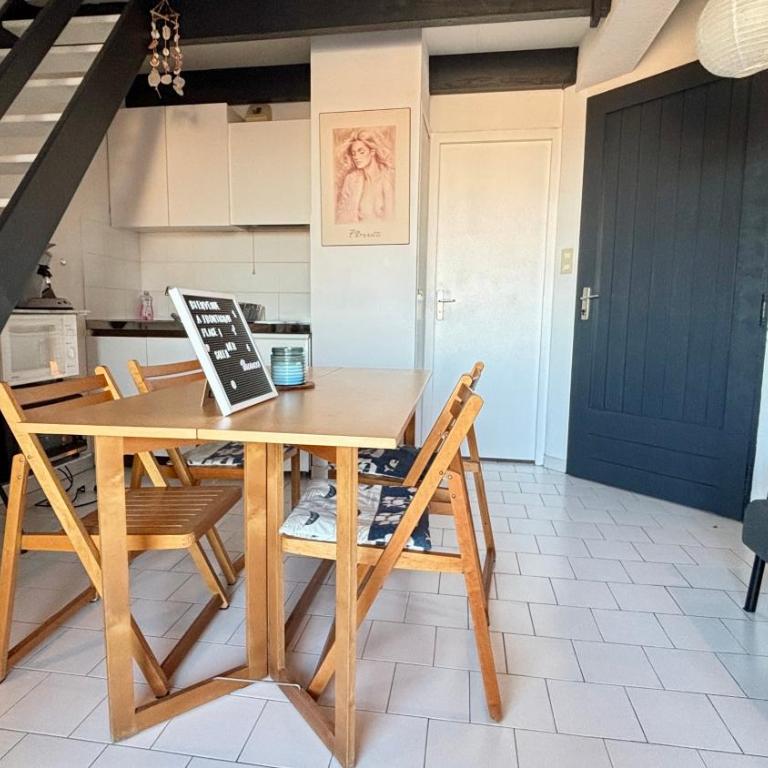 Family Apartment with Bedroom, Mezzanine, Sleeping Cabin & Parking - Appartement 3 Chambres - 45