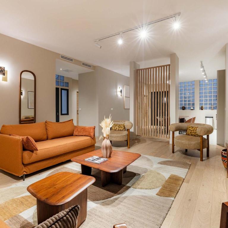 Large 4-room air-conditioned apartment with patio in Paris - Appartement - 1