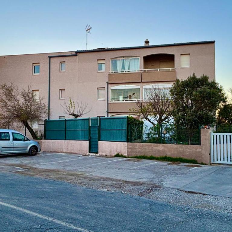 Family Apartment with Bedroom, Mezzanine, Sleeping Cabin & Parking - Appartement 3 Chambres - 46