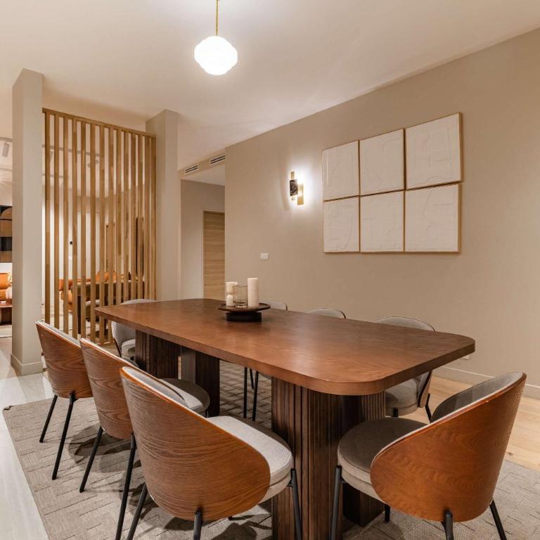 Large 4-room air-conditioned apartment with patio in Paris - Appartement - 14