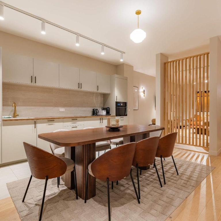 Large 4-room air-conditioned apartment with patio in Paris - Appartement - 13