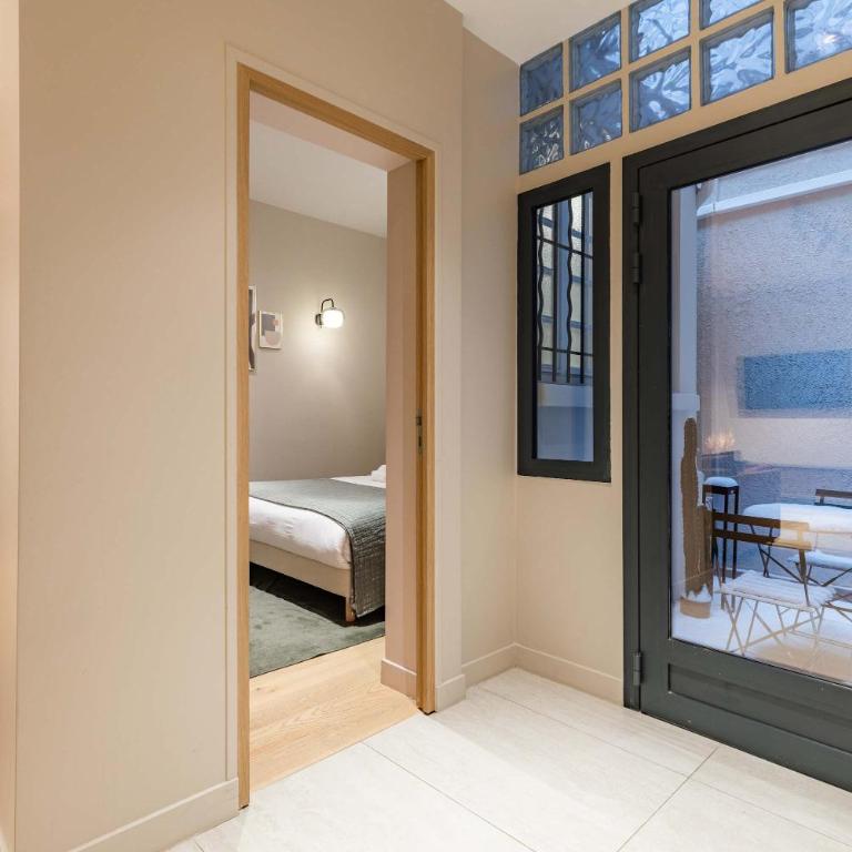 Large 4-room air-conditioned apartment with patio in Paris - Appartement - 16