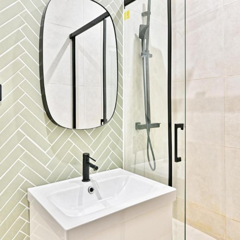 Stylish 2-Bedroom Loft in the Heart of Paris with Air Conditioning - Appartement - 19
