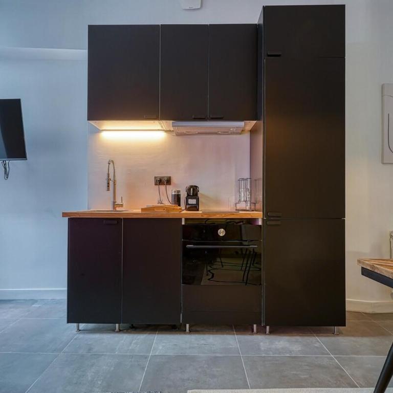 Stylish 2-Bedroom Loft in the Heart of Paris with Air Conditioning - Appartement - 28