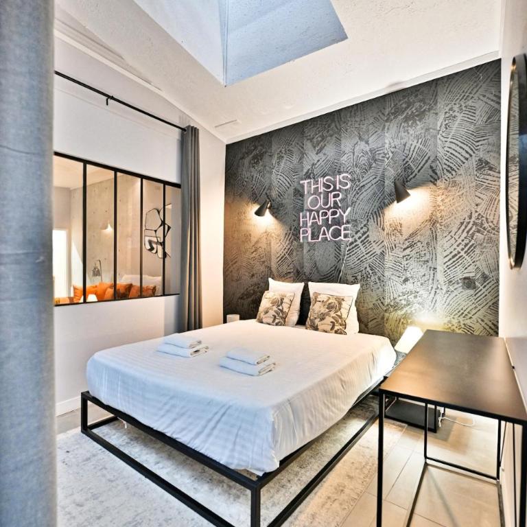 Stylish 2-Bedroom Loft in the Heart of Paris with Air Conditioning - Appartement - 17