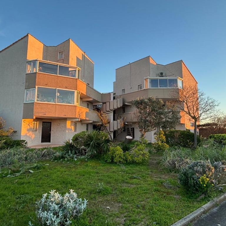 Family Apartment with Bedroom, Mezzanine, Sleeping Cabin & Parking - Appartement 3 Chambres - 58