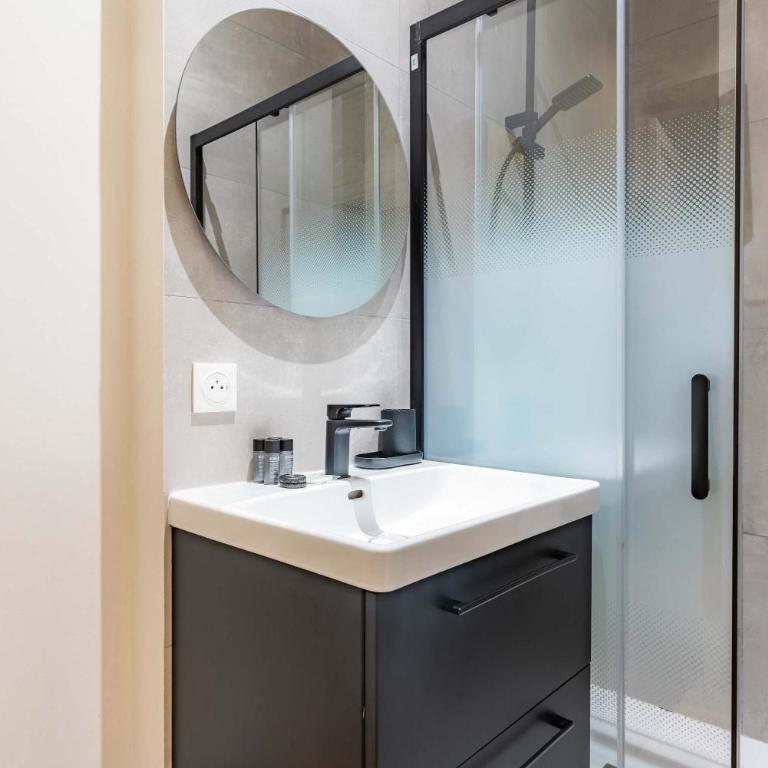 Charming - Air-conditioned and Terrace - Appartement - 14