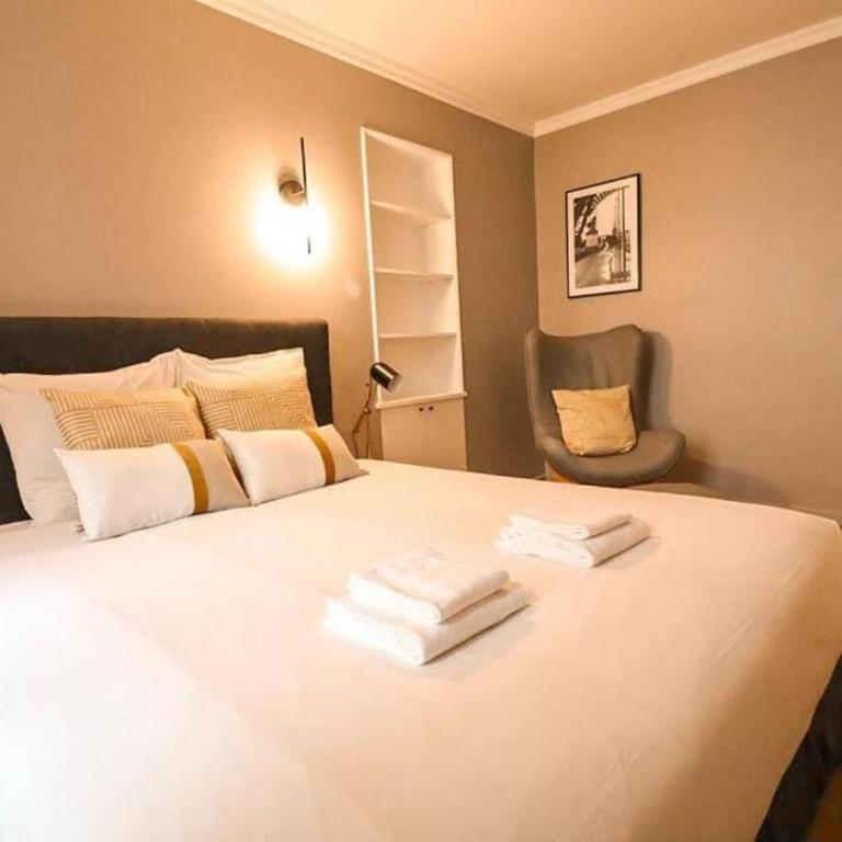 Elegant 1-Bedroom Apartment on Rue Saint-Dominique - Appartement - 2