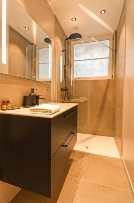 Elegant 1-Bedroom Apartment on Rue Saint-Dominique - Appartement - 10