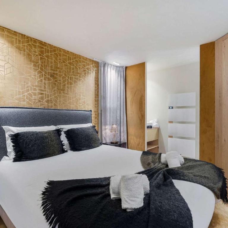 Luxurious Apartment with Ski-In and Out Access in Centre - Apartment - 8
