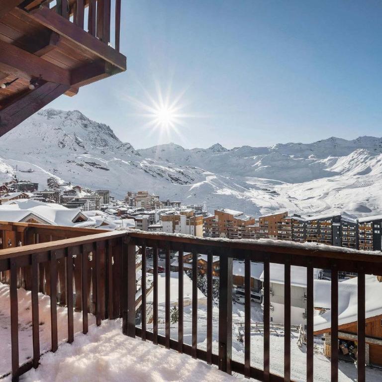 Luxurious Apartment with Ski-In and Out Access in Centre - Apartment - 7