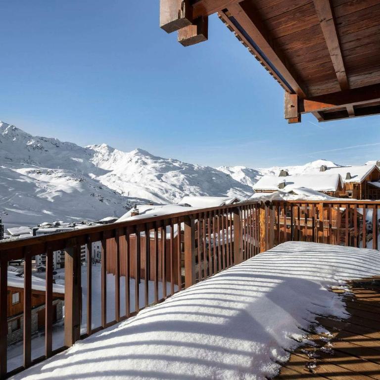 Luxurious Apartment with Ski-In and Out Access in Centre - Apartment - 10