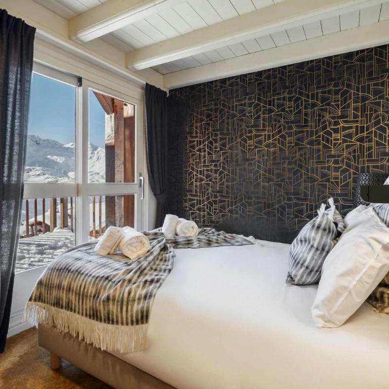 Luxurious Apartment with Ski-In and Out Access in Centre - Apartment - 18