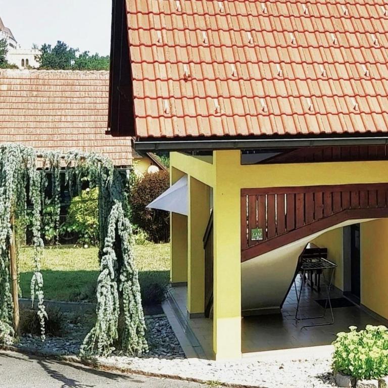 "Das Steirerhaus am Seggauberg" - Familien Ferienhaus mit zwei separaten Apartments - Haus mit 4 Schlafzimmern - 16