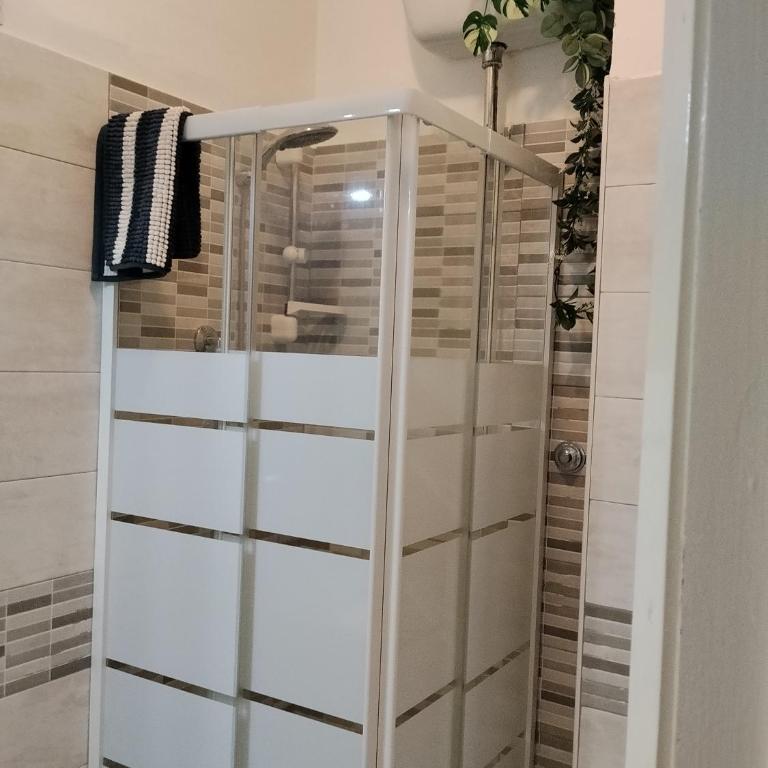 Casa di Ana 2 affittacamere - Camera Doppia con Letti Singoli e Bagno in Comune - 11