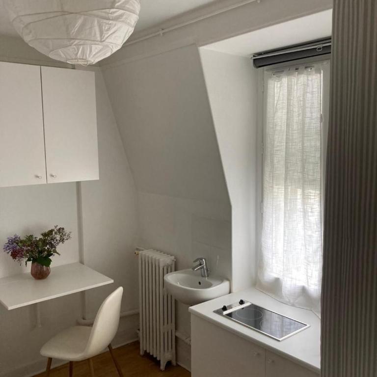 Parc Montsouris, In a lovely square Studio - Estudio - 6