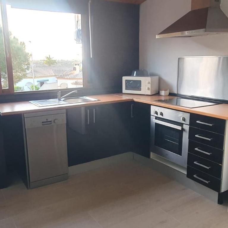 Amplio apart con aire acondicionado seis cincuenta seis ochenta tres siete siete - Apartment - 13