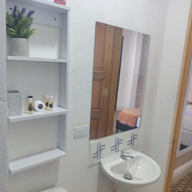 Hotel Casa Real Villeta - Family Room - 4