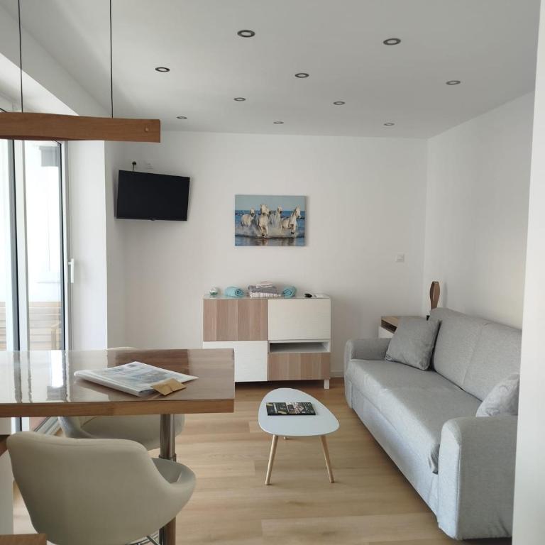 Grande Motte, Studio élégant, tout confort proche de la mer et du centre, lumineux avec balcon - One-Bedroom Apartment - 1