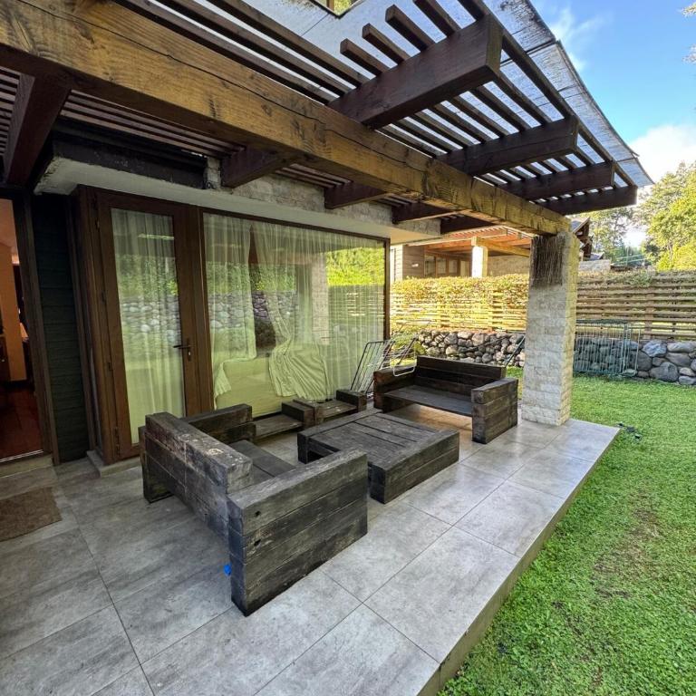 Casa 9 personas acceso lago cerca de centro de ski - Five-Bedroom House - 4