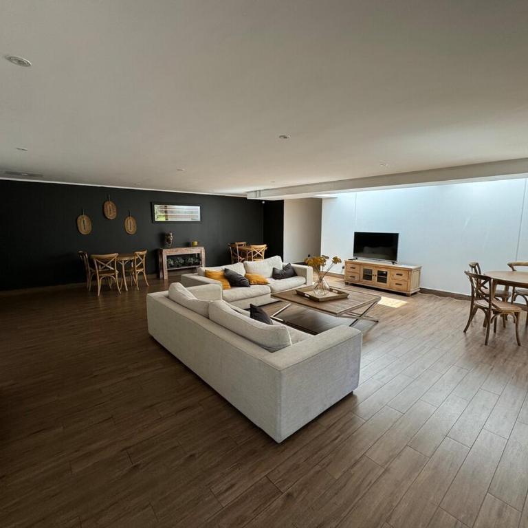 Casa 9 personas acceso lago cerca de centro de ski - Five-Bedroom House - 21