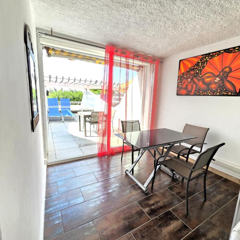 703 Grand appartement T2 pers Port Ambonne 1ème étage - Appartement 1 Chambre avec Terrasse - 1