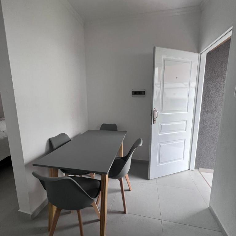 Alojamiento madariaga - Two-Bedroom Apartment - 11