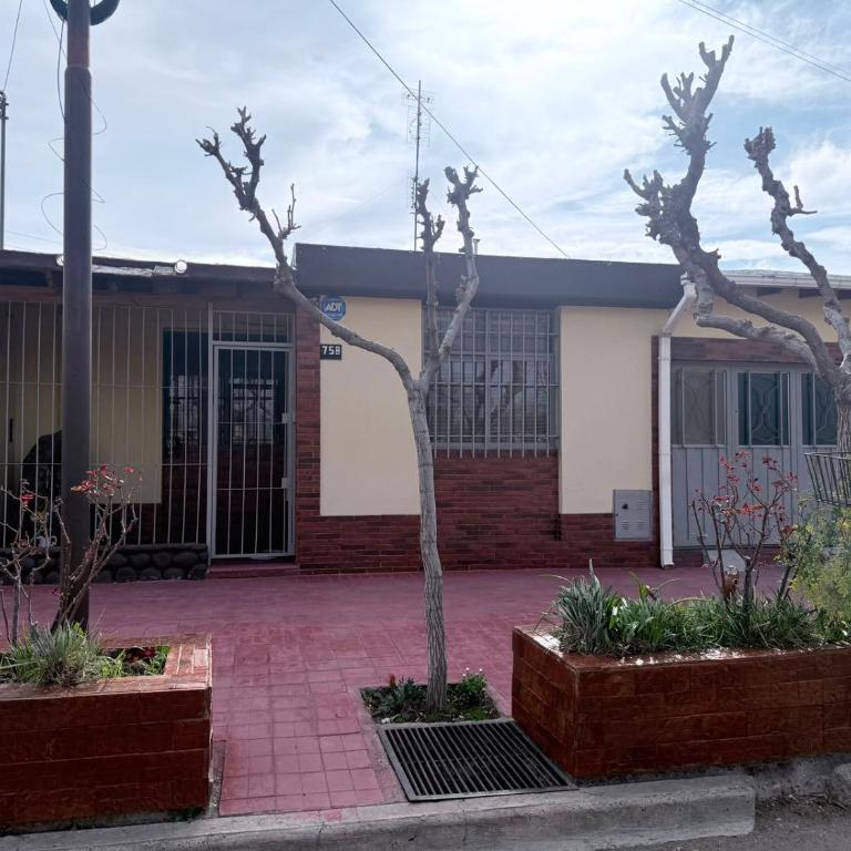 Family House with Comfort and Excellent Layout - Two-Bedroom House - 30