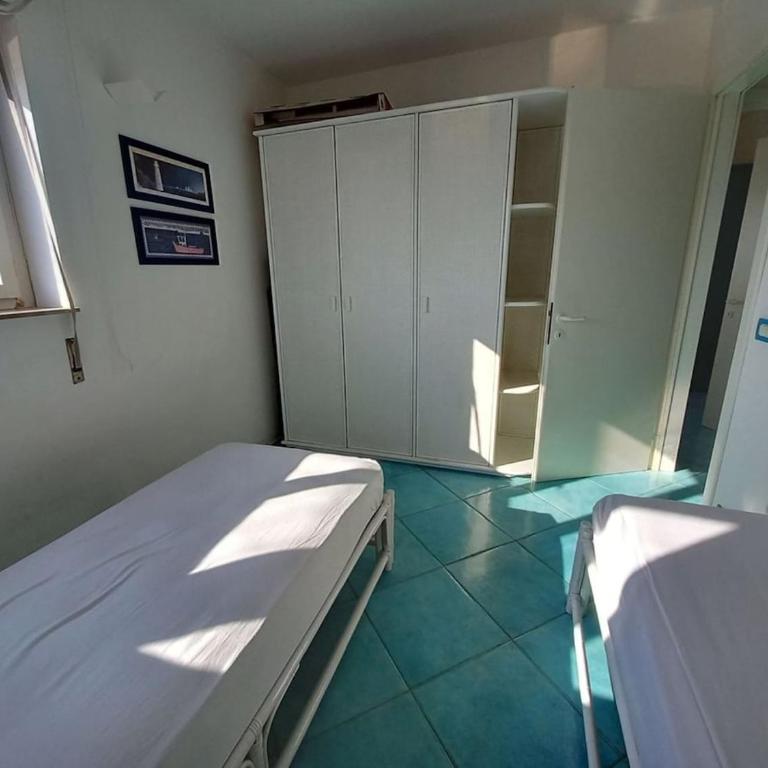 Sea view with 3 bedrooms and 2 bathrooms - Three-Bedroom Apartment - 4