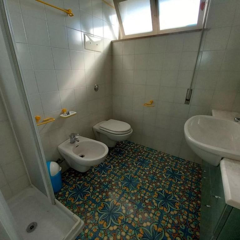 Sea view with 3 bedrooms and 2 bathrooms - Three-Bedroom Apartment - 9