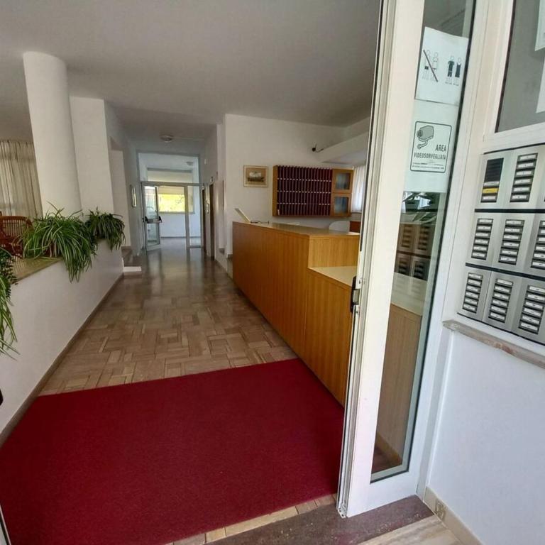 Sea view with 3 bedrooms and 2 bathrooms - Three-Bedroom Apartment - 10