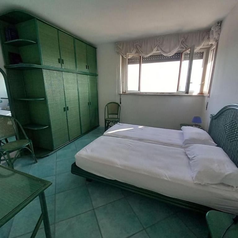 Sea view with 3 bedrooms and 2 bathrooms - Three-Bedroom Apartment - 12